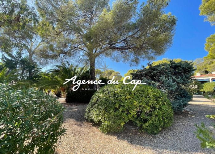 For sale garden level studio 100m from the beaches of les issambres (2)