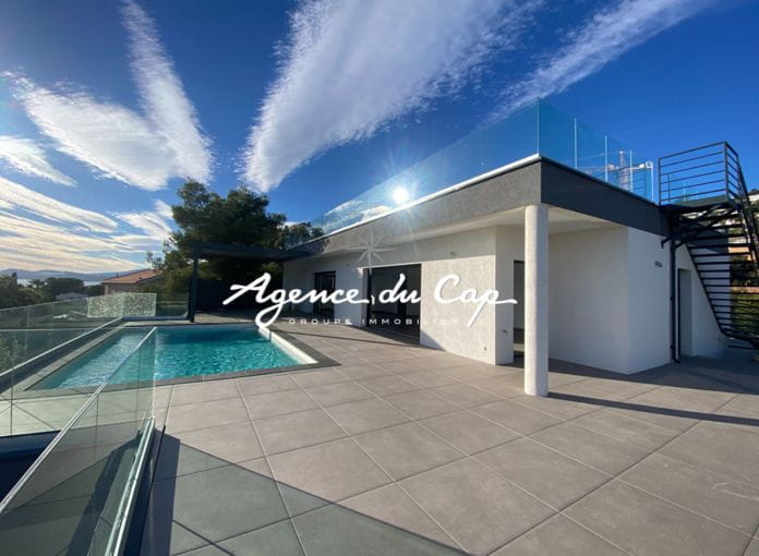 Villa contemporaine de 258 m² 7 pièces, avec vue mer, à pied des plages aux Issambres