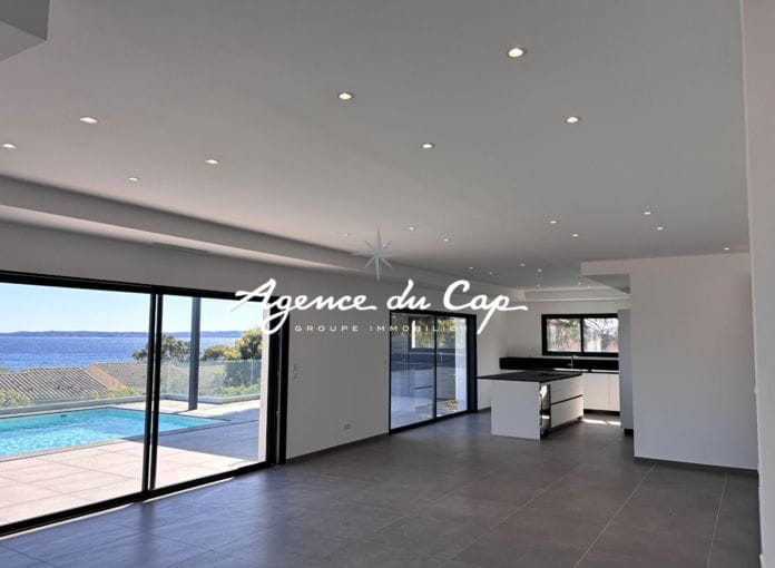 Villa contemporaine de 258 m² 7 pièces, avec vue mer, à pied des plages aux Issambres