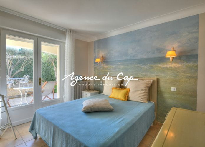 Provencal villa for sale of 177 sqm, comprising 6 rooms with sea view on the gulf of saint-tropez, in les issambres (10)