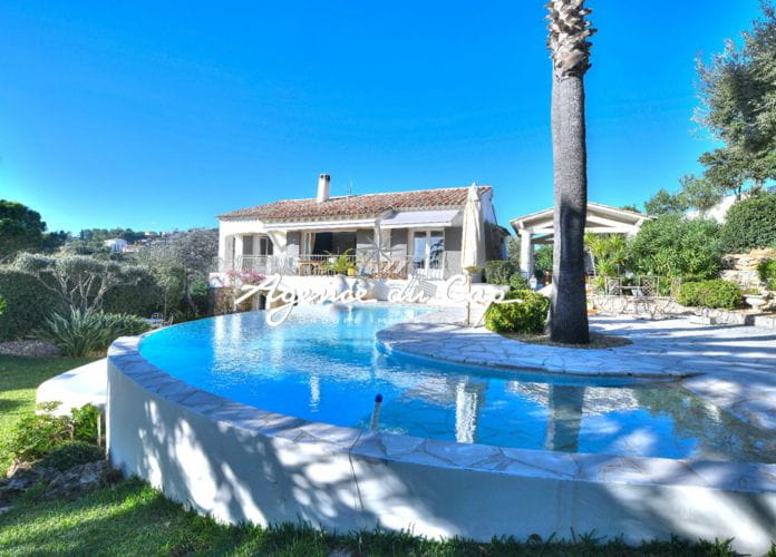 Provencal villa for sale of 177 sqm, comprising 6 rooms with sea view on the gulf of saint-tropez, in les issambres (15)