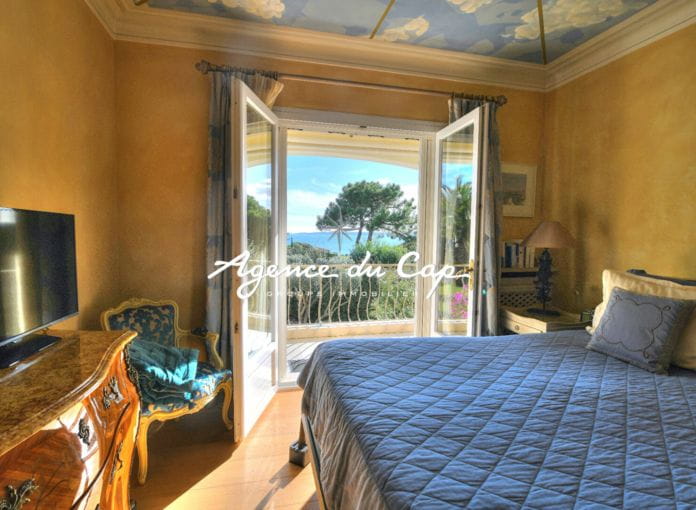 Provencal villa for sale of 177 sqm, comprising 6 rooms with sea view on the gulf of saint-tropez, in les Issambres