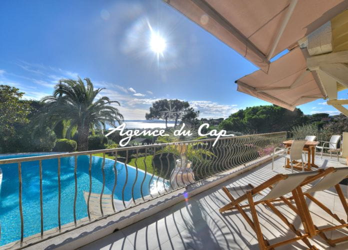 Villa provençale à vendre de 177 m², comprenant 6 pièces avec vue mer sur le golfe de saint-tropez, aux issambres (0)