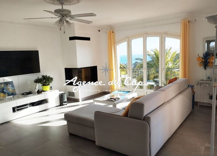 For sale villa of 208 sqm composed of 2 apartments with sea view, pool, pool house and double garage, in saint-aygulf (5)