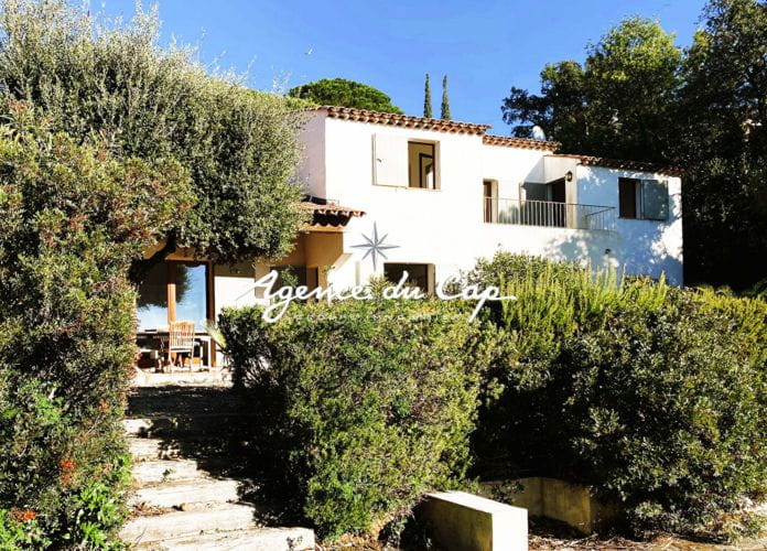 Provencal villa of 143sqm 5 rooms with 4 bedrooms, sea view, pool and garage, in issambres (1)