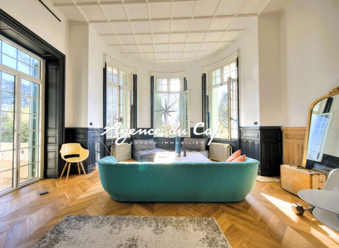 Charming 125sqm belle epoque style apartment in Saint-Raphaël Valescure garage