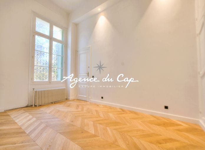 Charming 125sqm belle epoque style apartment in Saint-Raphaël Valescure garage