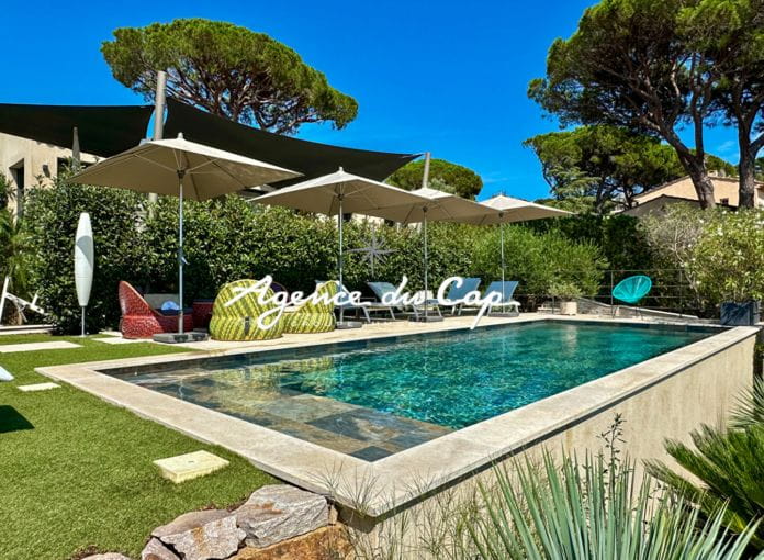 Contemporary villa for sale of 213 sqm with sea view on the gulf of saint-tropez, near the city center of sainte-maxime