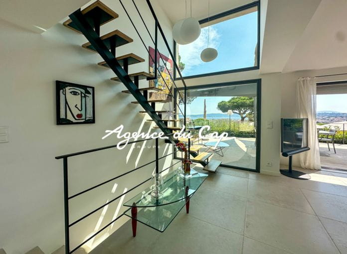 Contemporary villa for sale of 213 sqm with sea view on the gulf of saint-tropez, near the city center of sainte-maxime