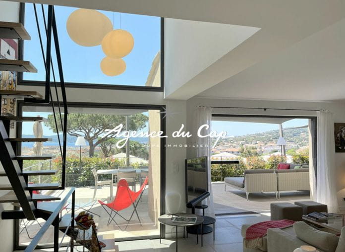 Contemporary villa for sale of 213 sqm with sea view on the gulf of saint-tropez, near the city center of sainte-maxime