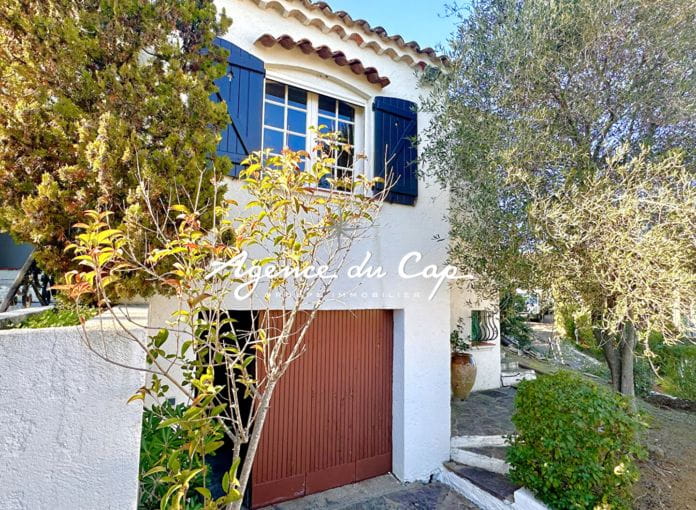 À vendre villa 82m² avec 2 chambres bureau garage et sous sol, proche du bord de mer et centre ville à pied de saint aygulf