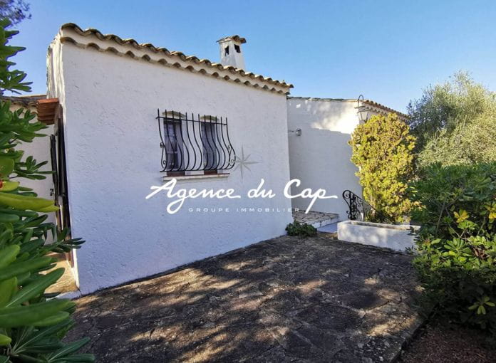 À vendre villa 82m² avec 2 chambres bureau garage et sous sol, proche du bord de mer et centre ville à pied de saint aygulf