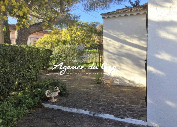 à vendre villa 82m² avec 2 chambres bureau garage et sous sol, proche du bord de mer et centre ville à pied de saint aygulf (12)