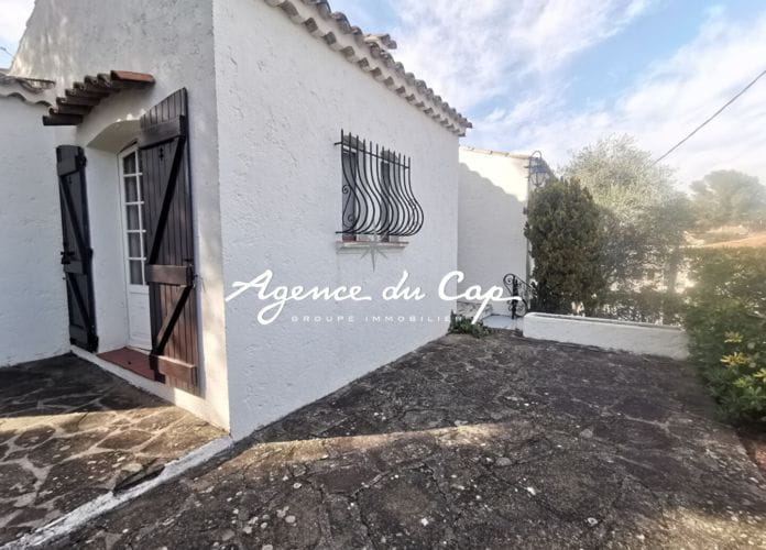 à vendre villa 82m² avec 2 chambres bureau garage et sous sol, proche du bord de mer et centre ville à pied de saint aygulf (13)