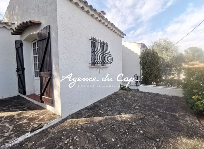 À vendre villa 82m² avec 2 chambres bureau garage et sous sol, proche du bord de mer et centre ville à pied de saint aygulf