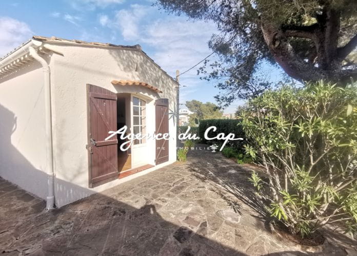 à vendre villa 82m² avec 2 chambres bureau garage et sous sol, proche du bord de mer et centre ville à pied de saint aygulf (14)