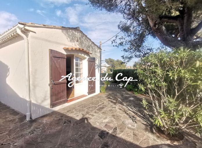 À vendre villa 82m² avec 2 chambres bureau garage et sous sol, proche du bord de mer et centre ville à pied de saint aygulf