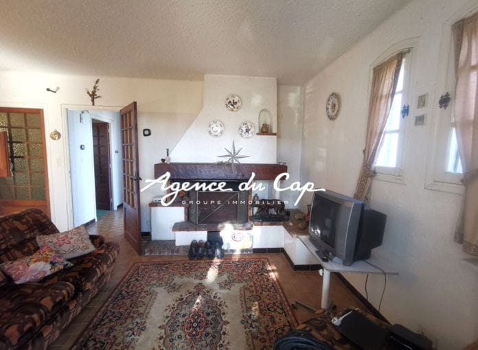 À vendre villa 82m² avec 2 chambres bureau garage et sous sol, proche du bord de mer et centre ville à pied de saint aygulf