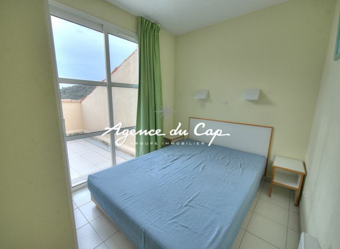 Sea view apartment, 3 rooms, 6/8 beds, top floor, near the sea