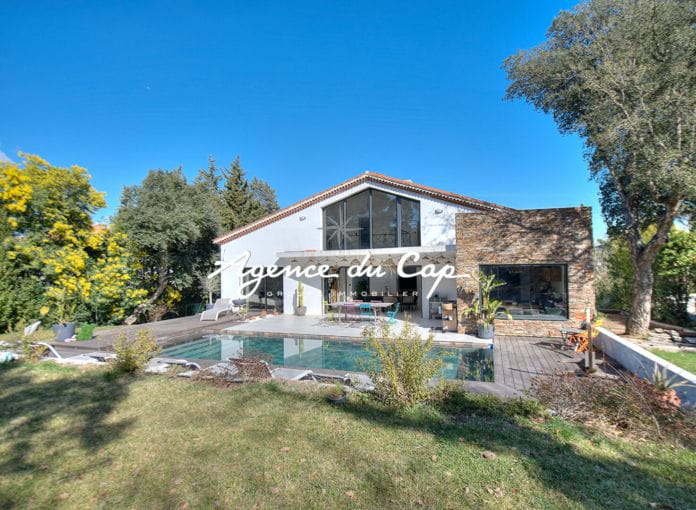 Saint-Raphaël Valescure 6 room villa of 220sqm heated pool