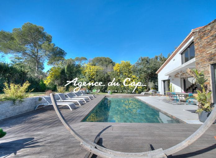 Saint-Raphaël Valescure 6 room villa of 220sqm heated pool