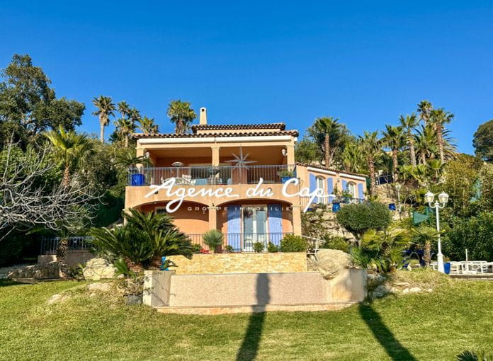 Villa for sale 170sqm 5 rooms sea view on the gulf of saint-tropez, gym jacuzzi and swimming pool, in sainte-maxime