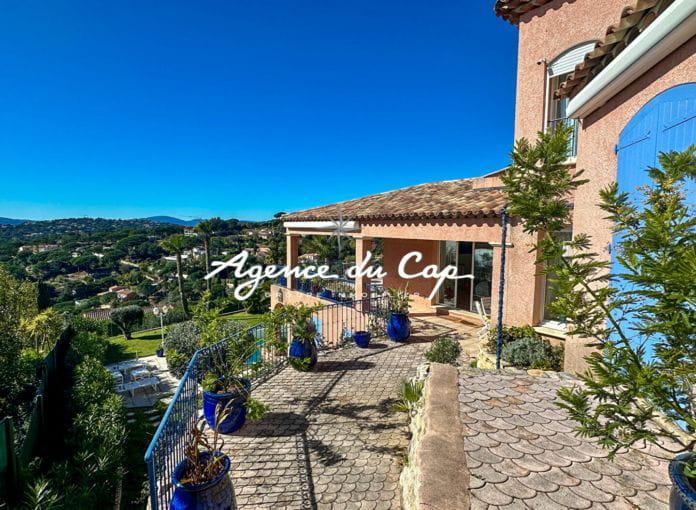 Villa for sale 170sqm 5 rooms sea view on the gulf of saint-tropez, gym jacuzzi and swimming pool, in sainte-maxime