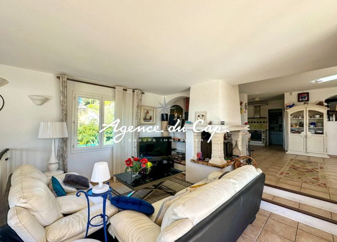 Villa for sale 170sqm 5 rooms sea view on the gulf of saint-tropez, gym jacuzzi and swimming pool, in sainte-maxime (3)