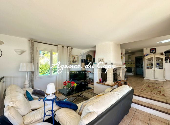 Villa for sale 170sqm 5 rooms sea view on the gulf of saint-tropez, gym jacuzzi and swimming pool, in sainte-maxime