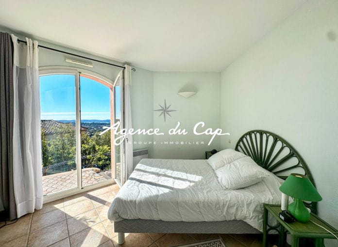 Villa for sale 170sqm 5 rooms sea view on the gulf of saint-tropez, gym jacuzzi and swimming pool, in sainte-maxime