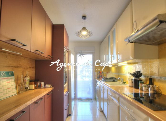 Quiet 3-room apartment with terrace and garage in the city center of Saint-Raphaël