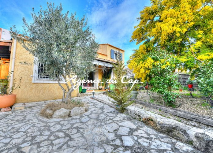 5 room detached villa with pool close to shops on foot for sale in saint raphael (4)