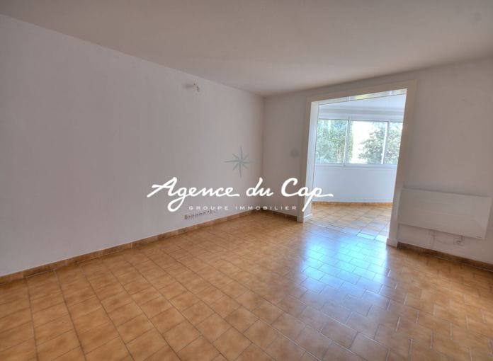 Appartement 30m² 2 pieces centre et plage a pied a vendre a saint aygulf