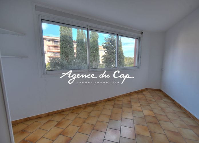 Appartement 30m² 2 pieces centre et plage a pied a vendre a saint aygulf (4)