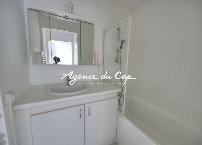 Appartement 30m² 2 pieces centre et plage a pied a vendre a saint aygulf (7)