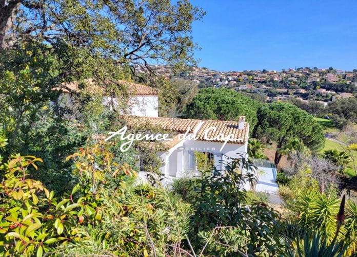 Villa sainte maxime 8 pièces vue verdoyante sur golfe avec piscine à débordement 300 m2 (2)