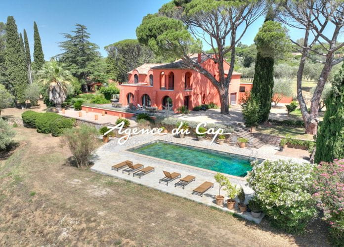 Villa de style toscan  proche mer et commerces vue dominante avec  parc tennis piscine  a vendre entre cannes et st tropez  saint raphael (0)