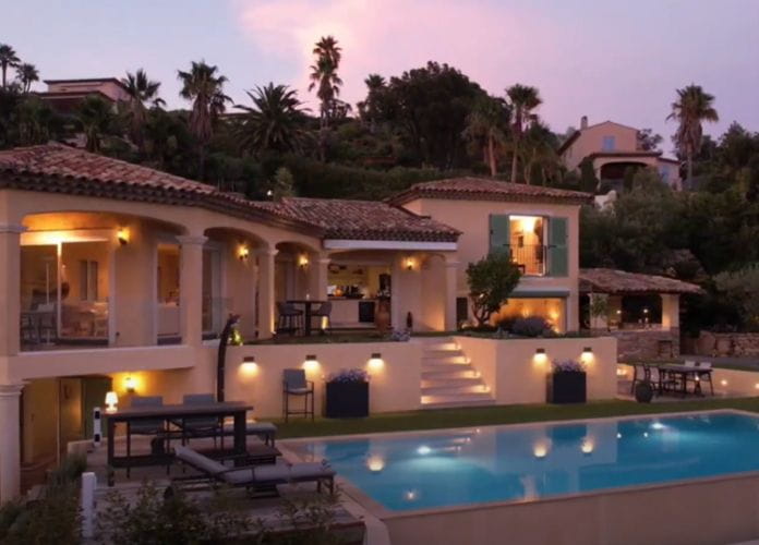 Prestige residence for sale of approximately 216sqm with an exceptional sea view, in sainte-maxime (11)