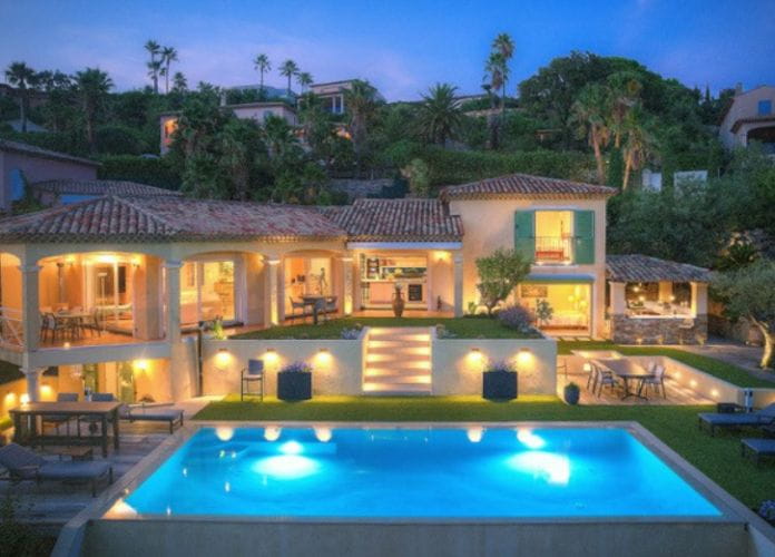 Prestige residence for sale of approximately 216sqm with an exceptional sea view, in sainte-maxime (12)