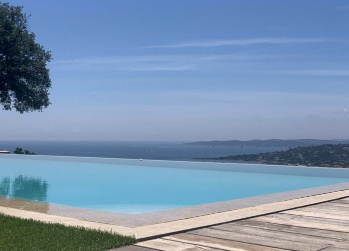 Prestige residence for sale of approximately 216sqm with an exceptional sea view, in sainte-maxime (2)