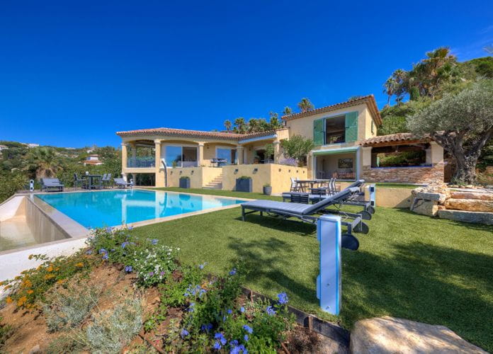 Prestige residence for sale of approximately 216sqm with an exceptional sea view, in sainte-maxime (0)