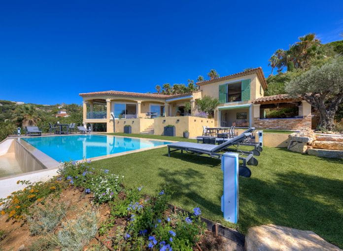 Prestige residence for sale of approximately 216sqm with an exceptional sea view, in sainte-maxime