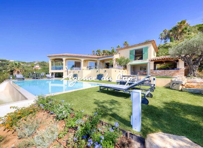 Demeure de prestige à vendre d'environ 216m² avec une vue mer exceptionnelle, à sainte-maxime