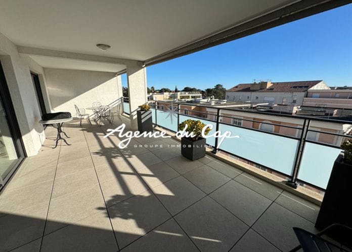 Appartement 4 pieces dernier etage  avec  grande terrasse garage double a saint-raphael proche centre ville (1)