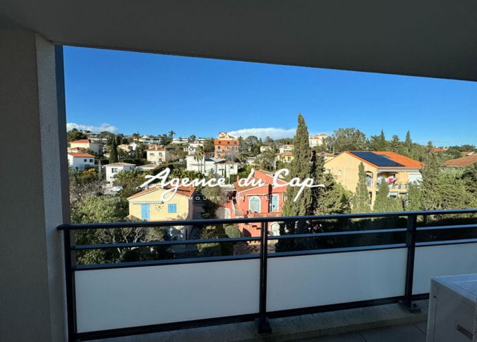 Appartement 4 pieces dernier etage  avec  grande terrasse garage double a saint-raphael proche centre ville (11)