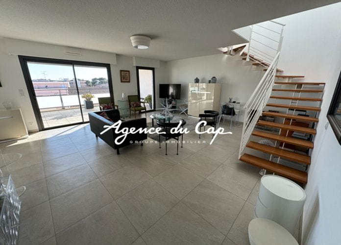 Appartement 4 pieces dernier etage  avec  grande terrasse garage double a saint-raphael proche centre ville (15)