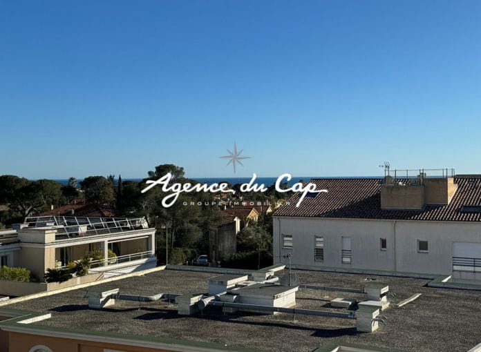 Appartement 4 pieces dernier etage  avec  grande terrasse garage double a saint-raphael proche centre ville