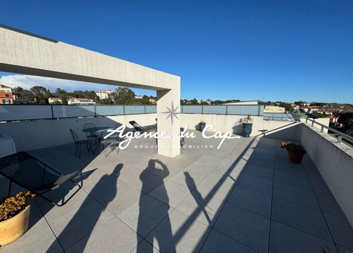 Appartement 4 pieces dernier etage  avec  grande terrasse garage double a saint-raphael proche centre ville (5)