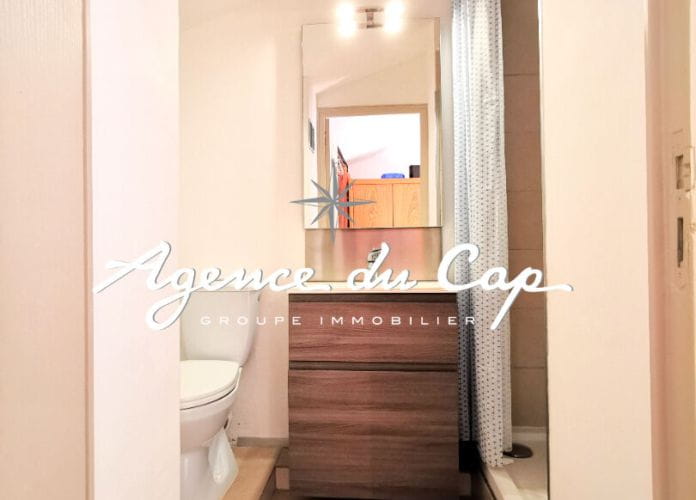 3 room duplex apartment with terrace and parking located near the city center on foot, in saint aygulf (12)