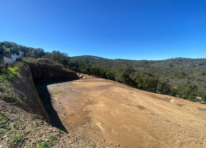 Terrain à vendre de 2600m² avec vue dégagée sur les collines, permis accepté et purgé, à saint aygulf (0)